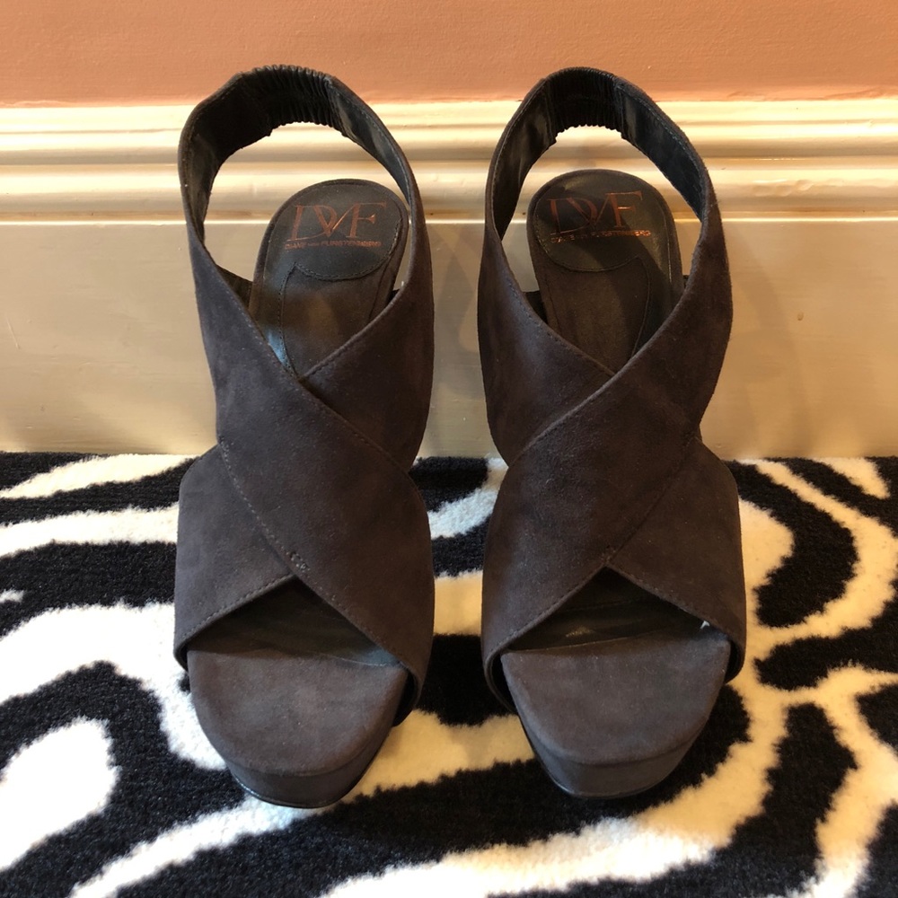 DVF BLACK SUEDE HEELS. NEVER WORN!
